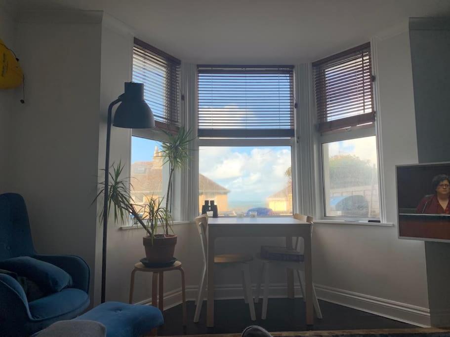 Sea Views With Large Deck One Bedroom Very Close To Beach And Town New Quay Exterior foto