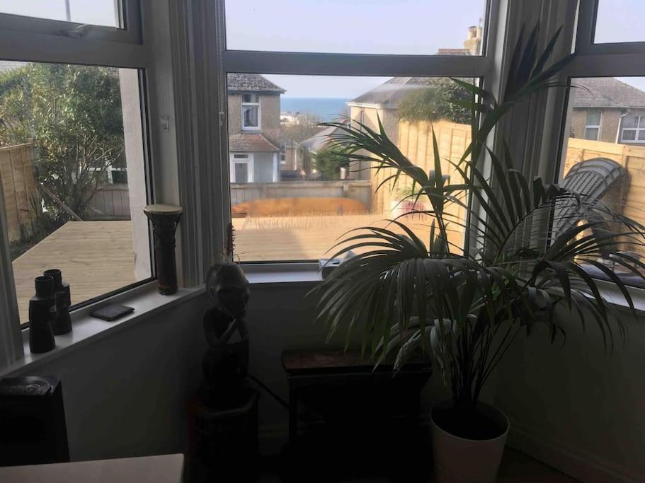 Sea Views With Large Deck One Bedroom Very Close To Beach And Town New Quay Exterior foto