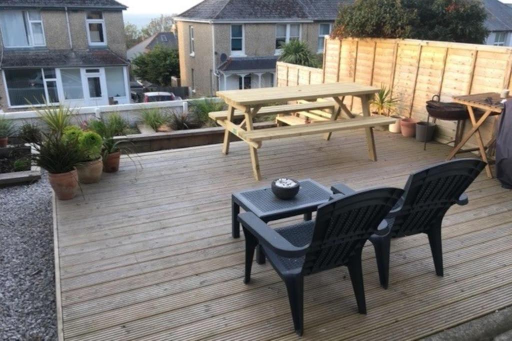 Sea Views With Large Deck One Bedroom Very Close To Beach And Town New Quay Exterior foto